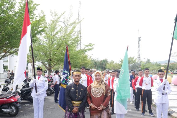 Wakili Walikota, Kadis Pariwisata Munasirah Lepas Kirab Pelajar Andalan Kota Palopo