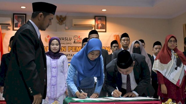 Seluruh Panwas Pemilu Kecamatan di Palopo Dilantik dan Diberi Pembekalan