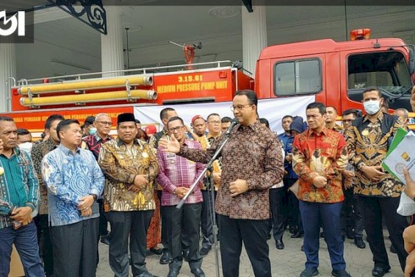 Anies Hibahkan Belasan Mobil Damkar, Salah Satunya Kota Palopo Sulsel