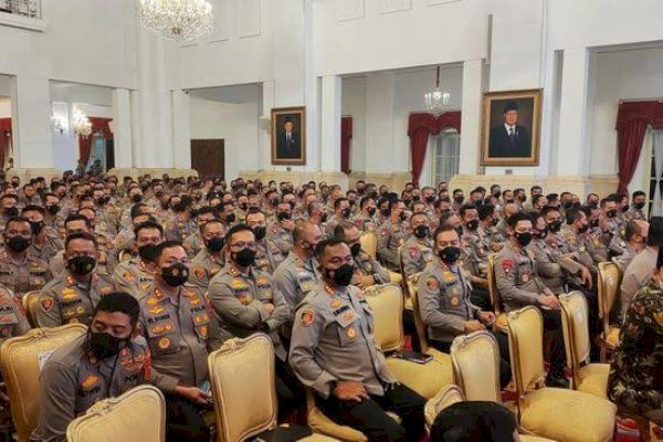 Berulang Kali Jokowi Bilang Hati-Hati ke Petinggi Polri: Jangan Gagah-Gagahan Punya Mobil Motor Gede