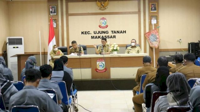 Pimpin Rakor, Camat Ujung Tanah Tekankan Peningkatan Pelayanan