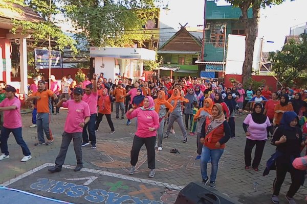 Camat Ujung Tanah Senam Pagi Bersama Warga