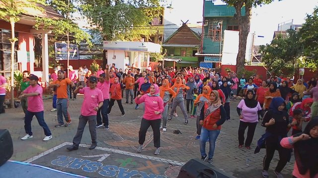 Camat Ujung Tanah Senam Pagi Bersama Warga