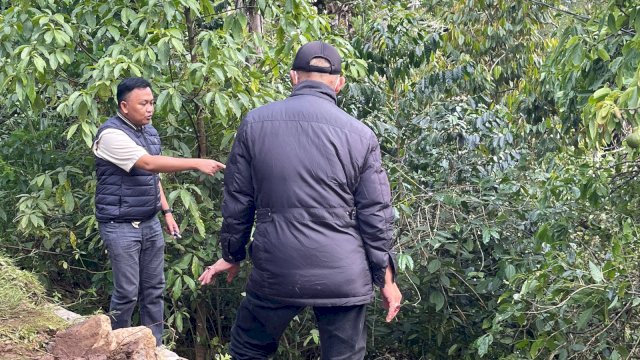 Ilham Azikin Kunjungi Lokasi Longsor, Jalan Dipasangi Bronjong