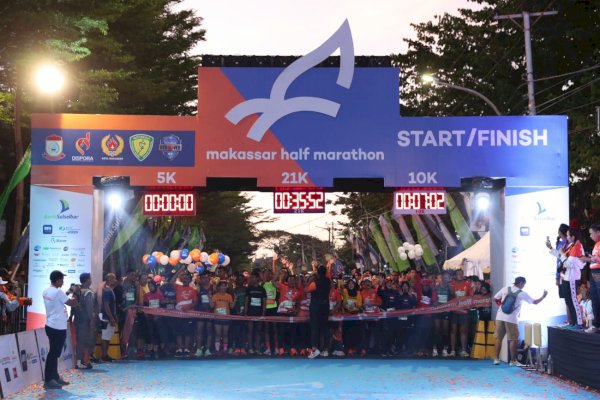 Tim Medis Dinkes Makassar Siaga di Half Marathon 2022