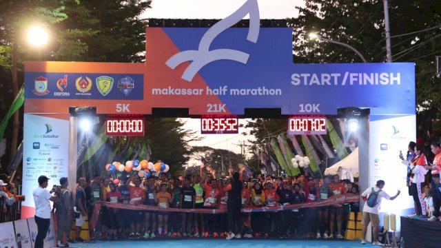 Tim Medis Dinkes Makassar Siaga di Half Marathon 2022