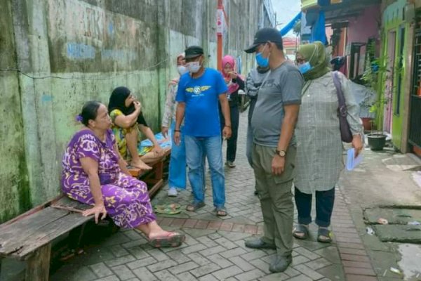 Secara Humanis Camat Ujung Tanah Ajak Warga untuk Divaksin