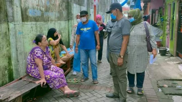 Secara Humanis Camat Ujung Tanah Ajak Warga untuk Divaksin