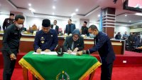 Gubernur Bersama DPRD Sulsel Teken Persetujuan Perda APBD Perubahan TA 2022&nbsp;