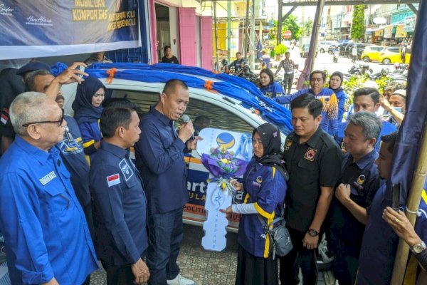 Bahagianya Dahlia, Tukang Urut Keliling di Parepare Terima Mobil Hadiah Gebyar E-KTA NasDem Sulsel