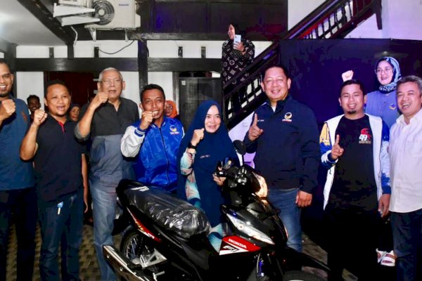 Rusdi Masse Beri Kejutan di Parepare, Malam-malam Bagi Hadiah ke Kader, Mulai Kulkas hingga Motor