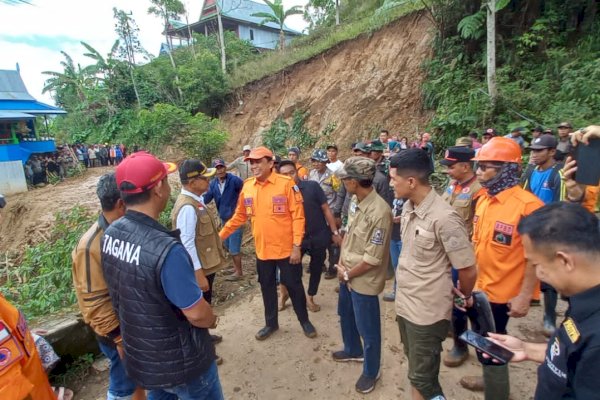 Gubernur Andi Sudirman Turunkan Tim BPBD dan Dinsos Sulsel Bantu Pencarian Korban Longsor di Jeneponto