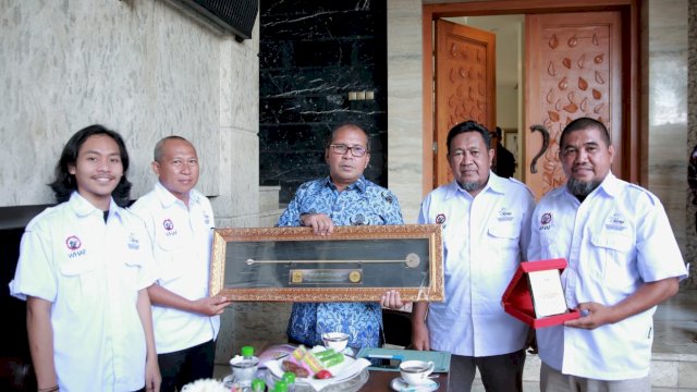KPBI Celebes, menemui Wali Kota Makassar Moh Ramdhan &ldquo;Danny&rdquo; Pomanto di Kediamannya.