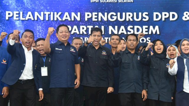 Ketua DPW NasDem Sulsel, Rusdi Masse Lantik Pengurus DPW NasDem Maros.