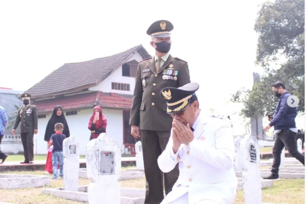 Kenang Jasa Pahlawan, Wabup Takalar Achmad Se’re Ziarah ke Taman Makam Pahlawan
