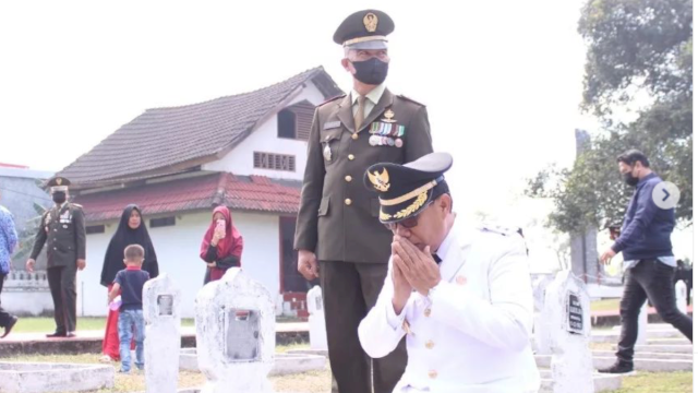 Kenang Jasa Pahlawan, Wabup Takalar Achmad Se’re Ziarah ke Taman Makam Pahlawan