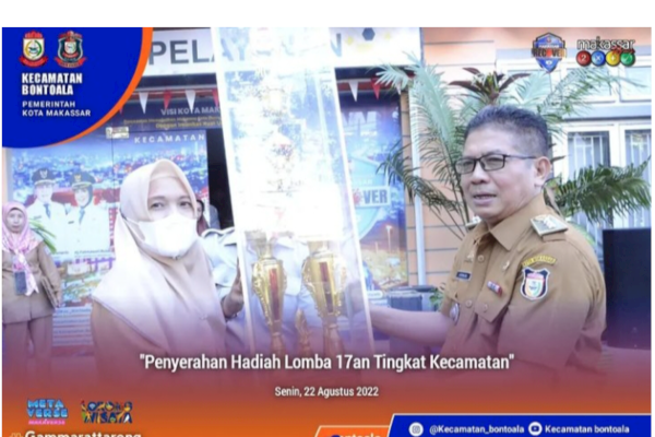 Penyerahan Hadiah Lomba 17 Agustus oleh Camat Bontoala Arman