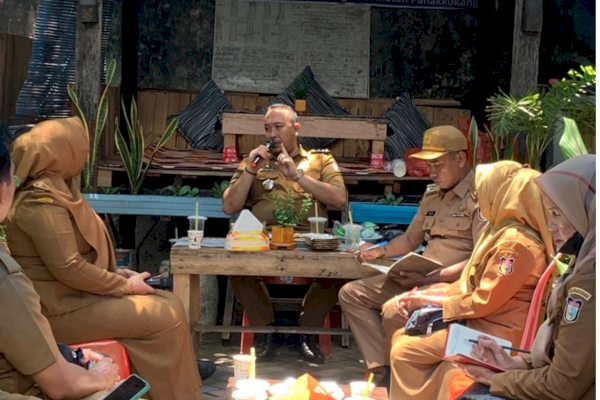 Kumpulkan Lurah, Camat Panakkukang Gelar Rapat Koordinasi di Lorong Wisata Victor Harbor