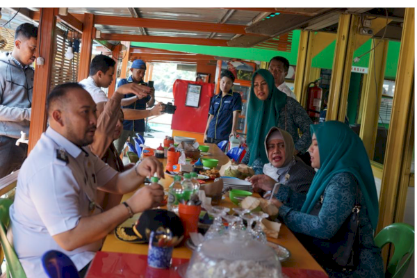 Didampingi Camat Panakkukang & Istri, Ketua TP PKK Makassar Indira Kunjungi Lorong Peduli Inflasi
