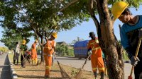 Camat Tamalanrea Pantau Langsung Sabtu Bersih di Jalanan Tallasa