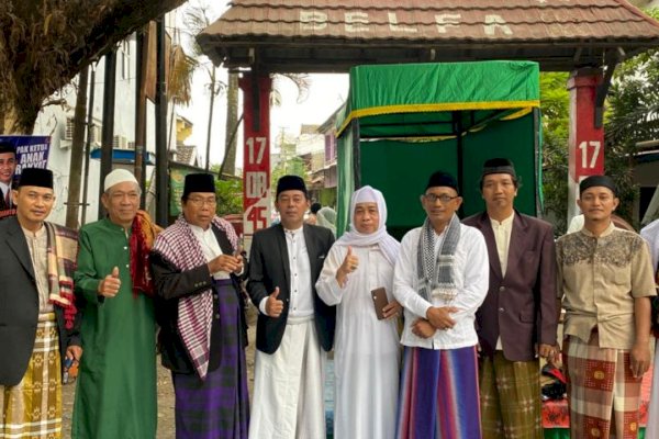 Camat Mariso Laksanakan Sholat Idul Adha di Stadion Mattalatta