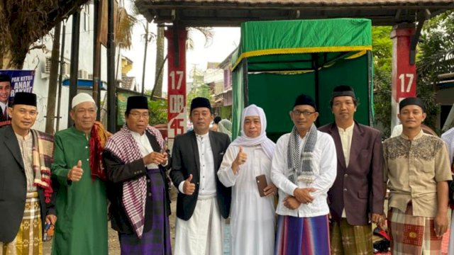 Camat Mariso Laksanakan Sholat Idul Adha di Stadion Mattalatta