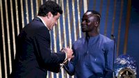 Rajin Sedekah-Beri Santunan Warga Senegal, Sadio Mane Raih Socrates Award 2022