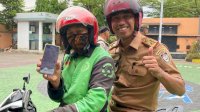 Dukung Program Ojol Day, Camat Panakkukang dan Staf Gunakan Ojol Berangkat Ke Kantor