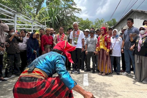 Camat Panakkukang Dampingi Ganjar Pranowo dan Danny Pomanto Panen Cabai dan Ikan Nila