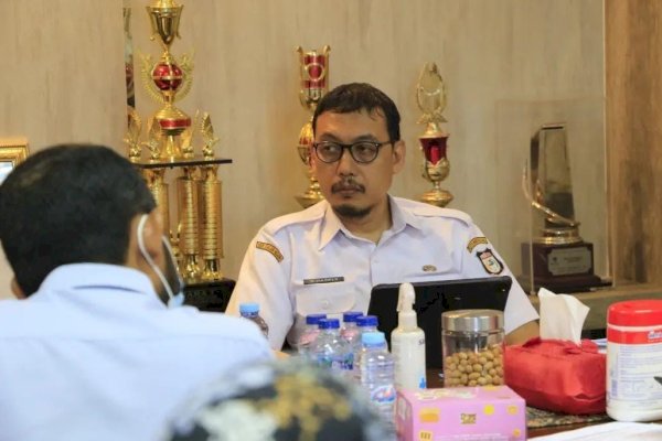 Didampingi Kabid Advokasi, Andi Zulkifly Hadiri Rapat Bersama DPMPTSP Sulsel