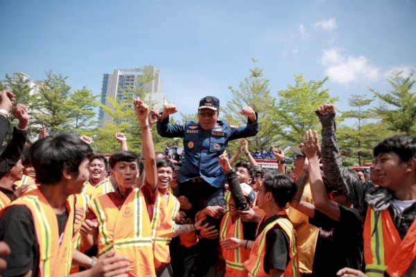 Atasi Kebakaran Lorong, Danny Pomanto Serahkan 53 Unit Damtor