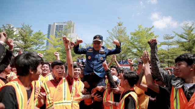 Atasi Kebakaran Lorong, Danny Pomanto Serahkan 53 Unit Damtor.