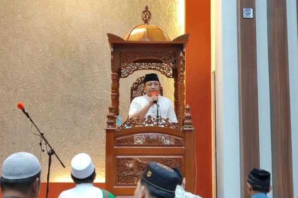 Safari Ramadhan ke-14 camat manggala bersyukur makassar kini PPKM level 2 dan ingatkan &#8220;jagai anak ta'&#8221;