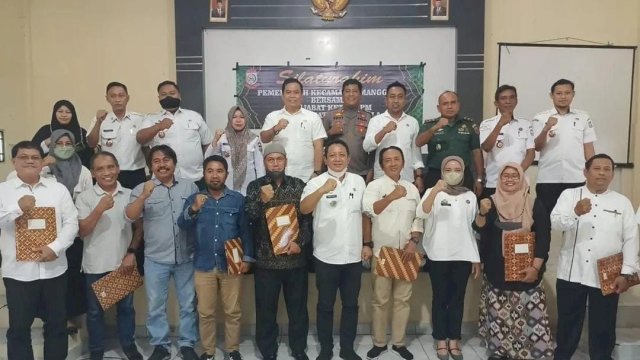 Camat Manggala, Andi Fadly bersama Pj Ketua LPM