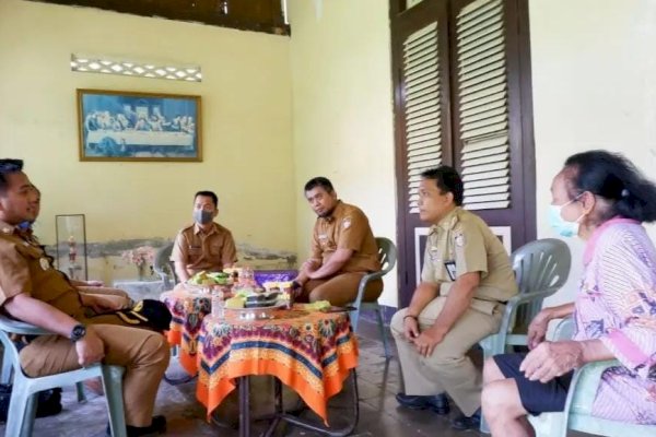 Camat Syahrial Tinjau Lokasi Pembibitan-Penjualan Anggrek Hias di Lorong Garden