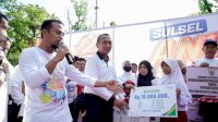 Momentum 353 Tahun Sulsel, Gubernur Andi Sudirman Serahkan Berbagai Bantuan