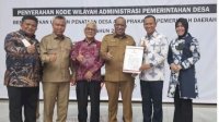 Kabar Baik, Wamendagri Serahkan Kode 10 Desa 2 Kecamatan Baru di Takalar