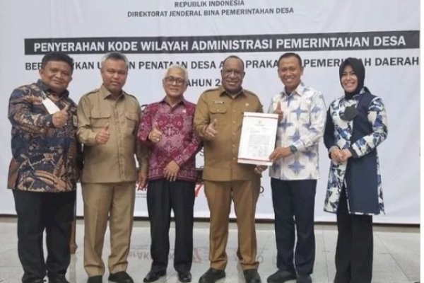 Kabar Baik, Wamendagri Serahkan Kode 10 Desa 2 Kecamatan Baru di Takalar