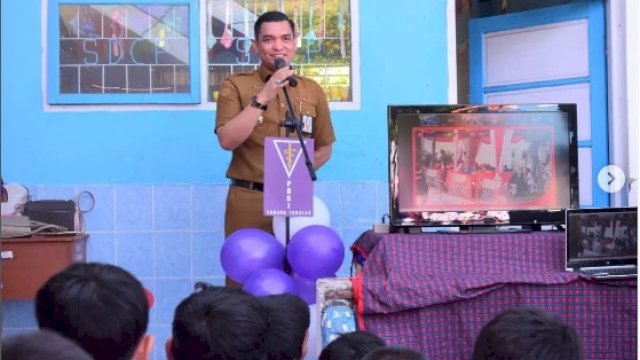 Sekda Takalar Hasbi Himbau Anak-Anak Rajin Sikat Gigi