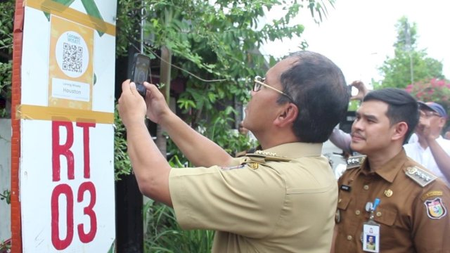 Camat Mamajang, Ari Fadli Bersama Wali Kota Makassar, Moh. Ramdhan "Danny" Pomanto.