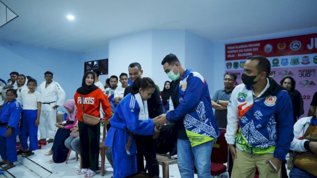 Bupati Pangkep Yusran Beri Dukungan Langsung ke Atlet di Sinjai.