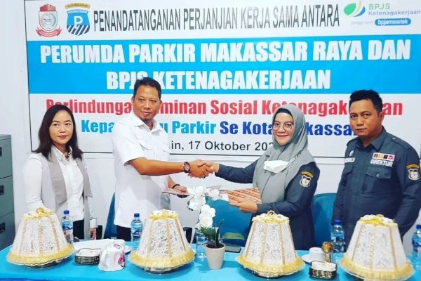 Disaksikan Wali Kota Makassar, Perumda ParkirBersama BP Jamsostek Tanda Tangi Kesepakatan Kerjasama