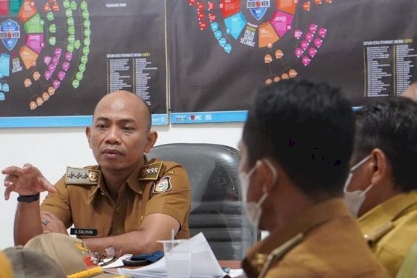 Camat Tamalanrea Andi Salman Baso memimpin Rapat Koordinasi Rutin