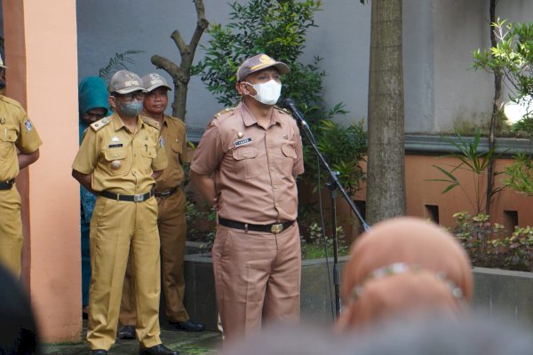 Pimpin Apel Pagi, Sekcam Tamalanrea Iqbal Tekankan Soal Kedisiplinan ke Pegawai Kecamatan