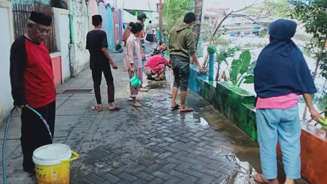 Sabtu Bersih di Pinggir Kanal Bontorannu Mariso