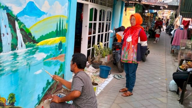 Semangat Gotong Royong Warga Kecamatan Mariso Tata Lorong Menjadfi Longwis