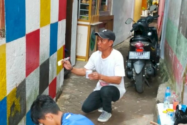 Jelang HUT Kemerdekaan ke-77, Warga Kecamatan Mariso Antusias Tata Lorong