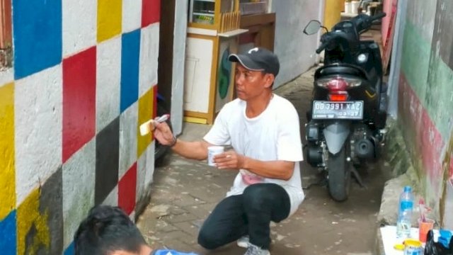 Jelang HUT Kemerdekaan ke-77, Warga Kecamatan Mariso Antusias Tata Lorong