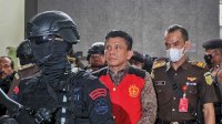 Bawa Buku Hitam-Pakai Baju Batik, Ferdy Sambo Hadiri Sidang Lanjutan Pembunuhan Berencana Brigadir J