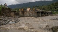 Waspada! Diterjang Banjir, Jalan Trans Sulawesi Terputus Gegara Jembatan Runtuh